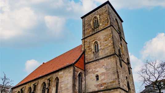 Kultur im historischen Ambiente bietet diese Sehenswürdigkeit der Hildesheimer Altstadt historische bauwerke, deutschland, hildesheim, st. jakobi, kulturkirche, literaturhaus