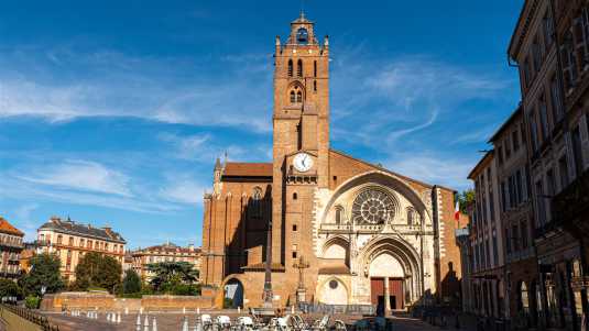 Fast wirkt es, als ob man sicht bei der Kathedrale Saint Etienne in Toulouse nicht auf einen Stil einigen konnte und einfach ein bißchen was von allem gebaut hat historische bauwerke, frankreich, toulouse, kathedrale, saint-etienne