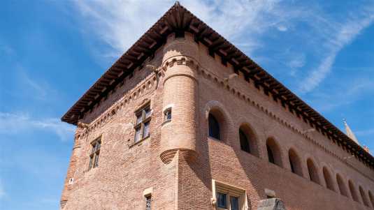 Roter Backstein ist ein charakteristisches Merkmal für die Region um Toulouse. Aus diesem material besteht das ehemalige Universitätskolleg Saint-Raymond historische bauwerke, frankreich, toulouse, Musée des Augustins