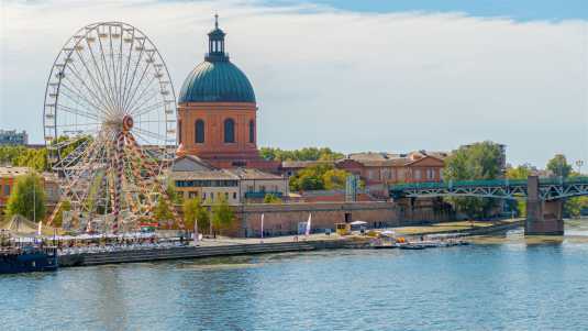 Schön in römischer Zeit ist Toulouse eine bedeutende Stadt. Die historischen Bauwerke zeugen von der bewegten Geschichte. historische bauwerke, frankreich, toulouse