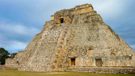 Die sogenannte Pyramide des Zauberers in Uxmal, Mexiko Historische Bauwerke, mexiko, uxmal, pyramide des zauberers