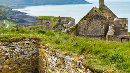 Die Burgen Irlands spielten jahrhundertelang eine wichtige Rolle im Kampf gegen die Engländer Historische Bauwerke, Irland, Kinsale, Burg, Fort