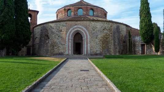 San Michele Arcangelo ist eine Rundkirche aus dem 5. Jahrhundert in Perugia Historische Bauwerke, Italien, Perugia, Kirche, Sehenswürdigkeiten