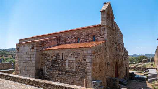 Im historischen Ort Idanha-a-Velha befindet sich neben der alten Kathedrale auch ein Turm der Templer Historische Bauwerke, Portugal, Idanha-a-Velha, Kathedrale