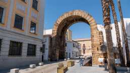 historische bauwerke, spanien, mérida, triumphbogen, trajansbogen